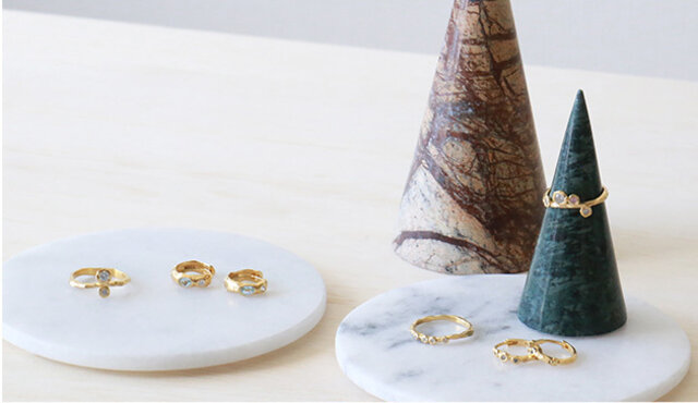 ENAMEL COPENHAGENのアクセサリーは種類がたくさん。
他のデザインもお楽しみください。
