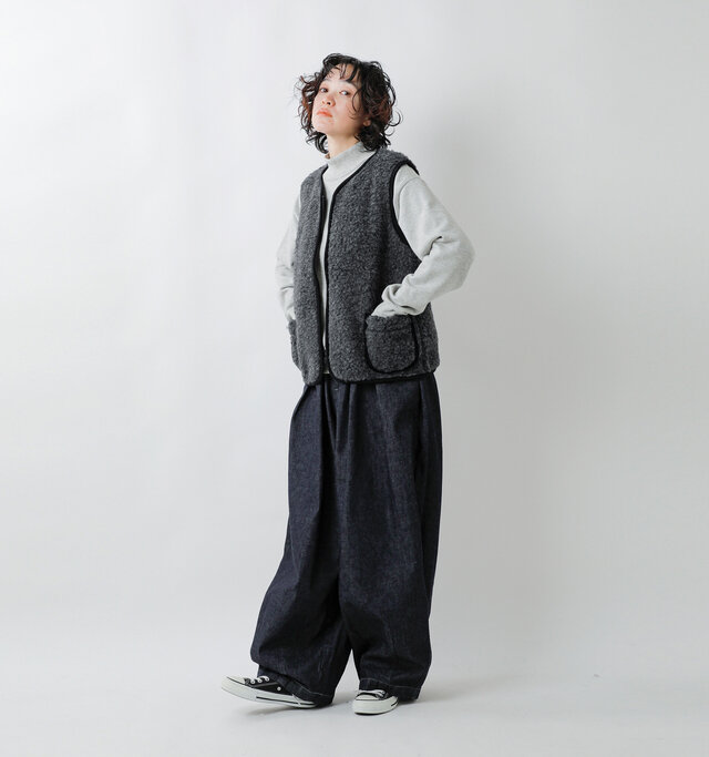 model saku：163cm / 43kg 
color : black / size : S