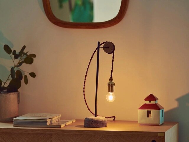 Orné de Feuilles｜LESS desk lamp