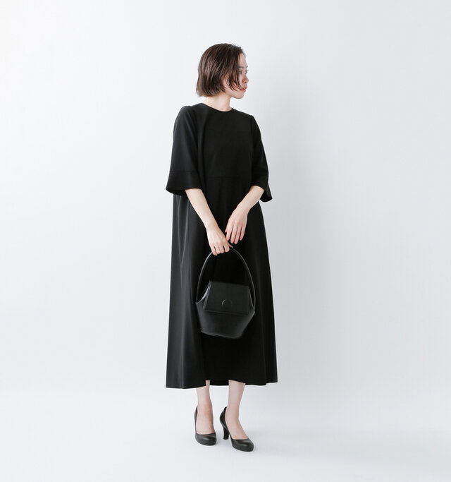 model saku：163cm / 43kg 
color : formal black / size : 38