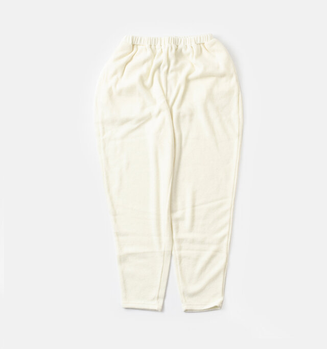 総丈は股上と股下を足した合計となります。手作業による平置きでの採寸の為、多少の誤差が出る場合がございます。予めご了承下さいませ。
タンブラー乾燥はお避け下さい。アイロンは当て布を使用して下さい。クリーニングは専門店へご相談ください。