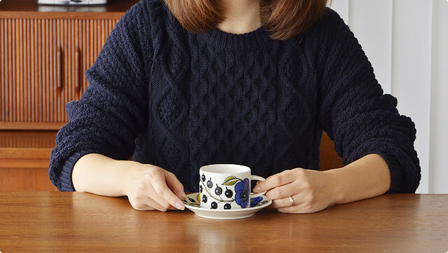 女性の手にもちょうど良い小さめサイズのコーヒーカップ&ソーサー。緑茶や紅茶も合いますよ◎
