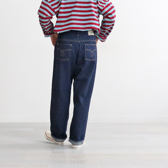 わたしは腰回りが気になるので普段タイトなデニムはあまり穿きませんが
この"JASMIN"はほどよいゆるさで、シルエットもキレイだったのでお気に入りです!
これからのシーズンにもおすすめのデニム、ぜひチェックしてくださいねー!