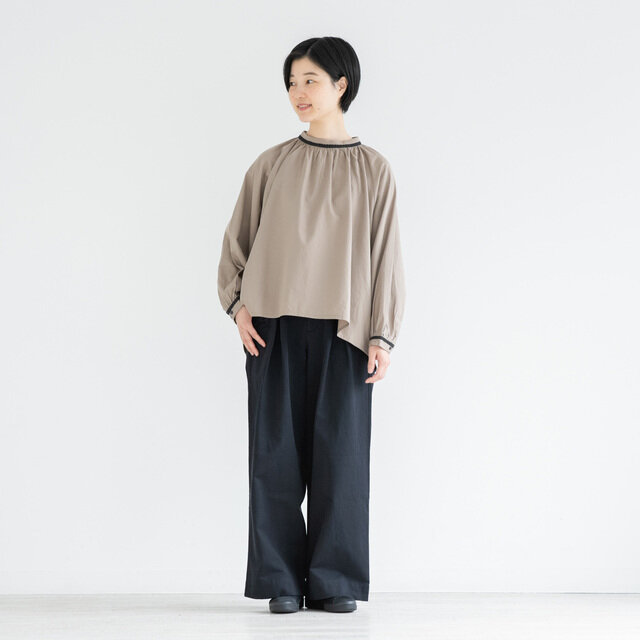 モデル身長 163cm 着用カラー ベージュ