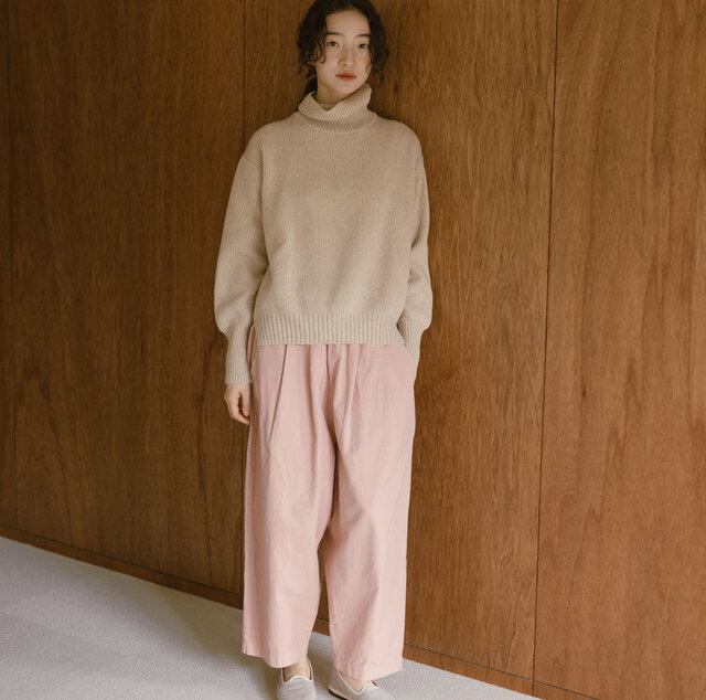 ピンクベージュ