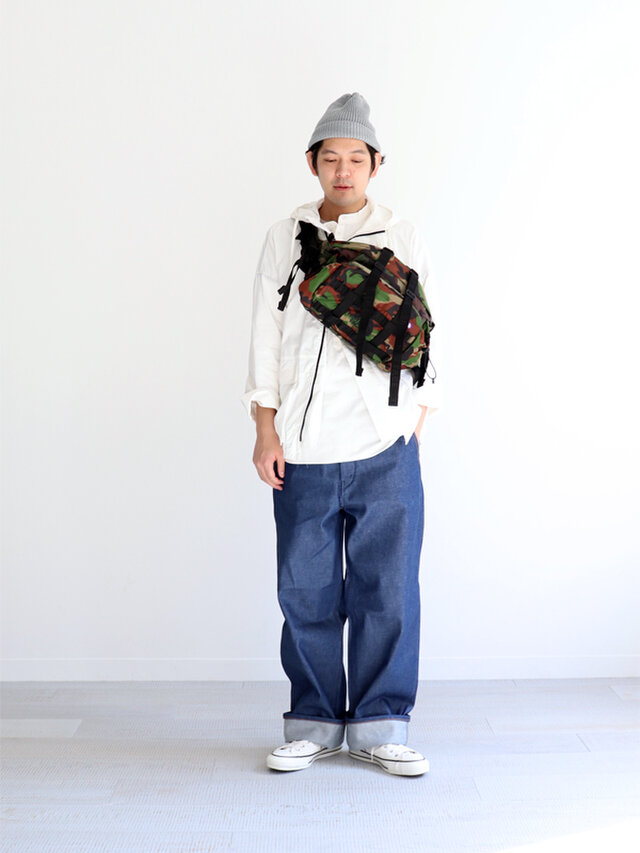 ホワイト/ 2 着用、モデル身長:175cm