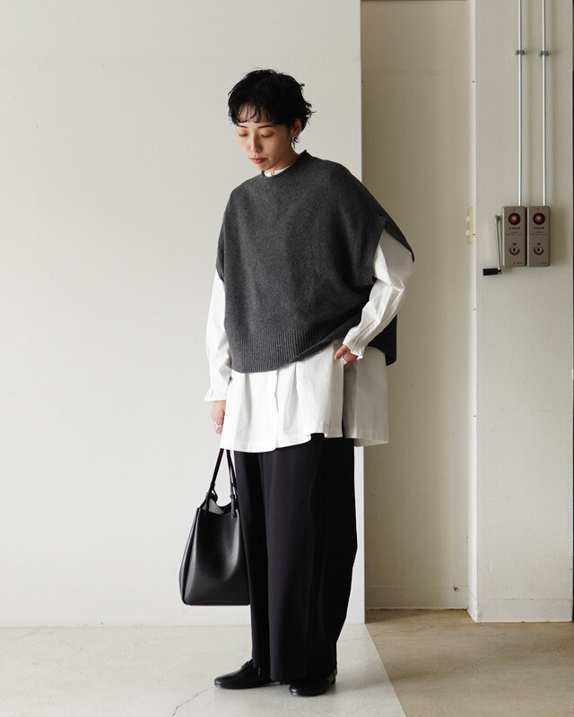 モデル:164cm
color : CHARCOAL / size : F