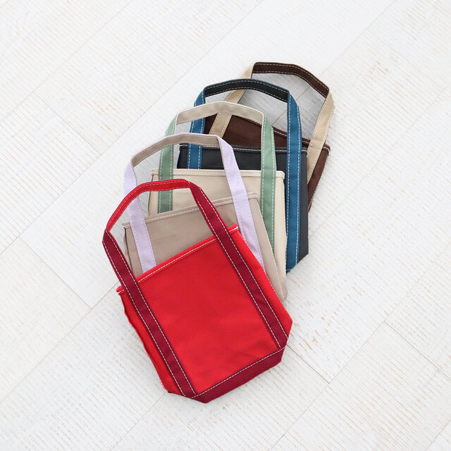 定番サイズのバゲットトートと比べると、小ぶりなフォルムがより可愛らしい印象です♡