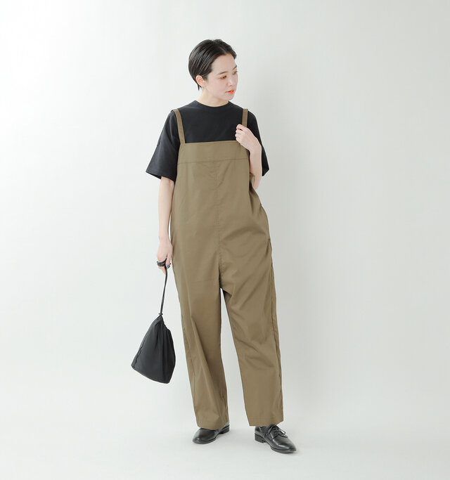 model saku:163cm / 43kg
color : khaki / size : M