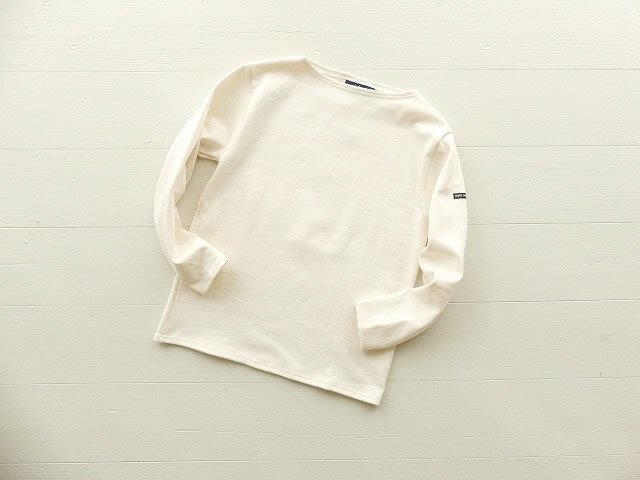 ノルマンディー地方の漁師やヨットマン等の船乗り達が着ていたもの。
実用的に考えられた素材、スタイルが特徴です。