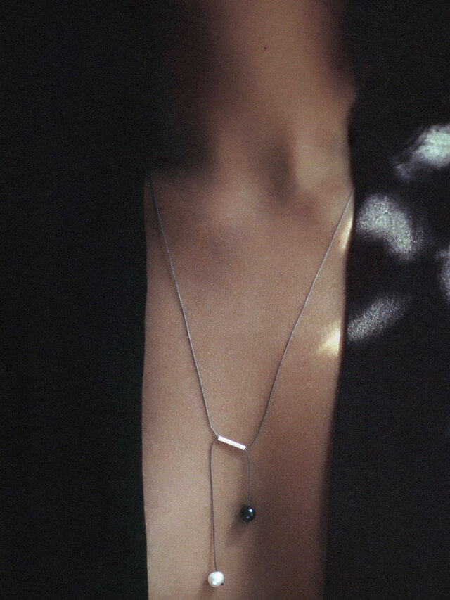 サンフランシスコ近代美術館(SFMOMA)ミュージアムストアにも並ぶジュエリー。お手元へ届く世界にひとつの輝きを、ぜひ長くご愛用いただけますと嬉しく思います。