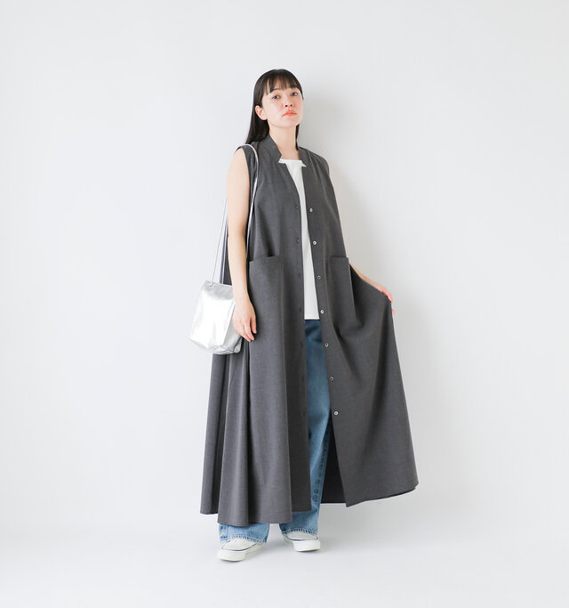 model saku:163cm / 43kg
color : charcoal / size : M