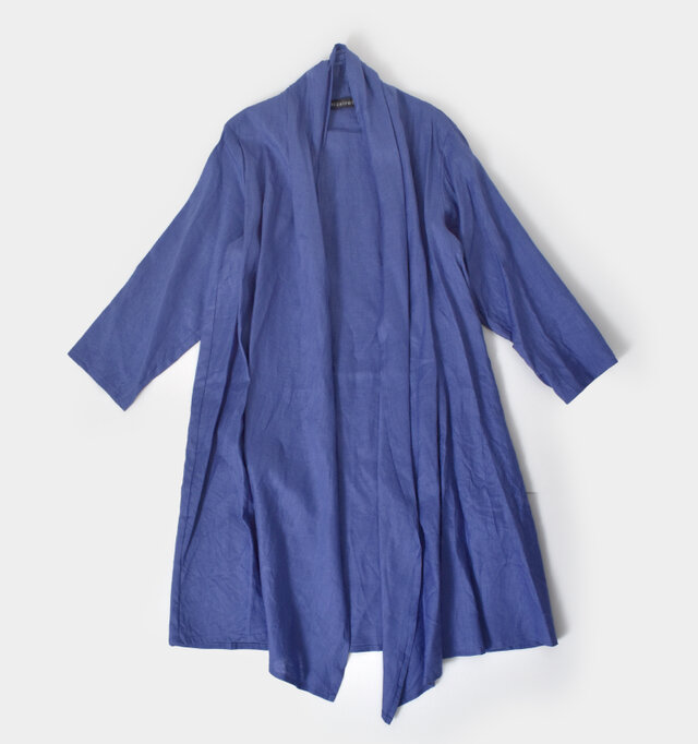 color : blue
肌に馴染みやすく、雰囲気のあるスモーキーカラーをご用意しました。