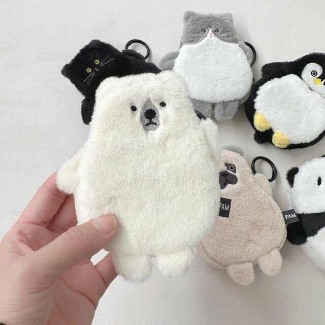 片手におさまるサイズ感。