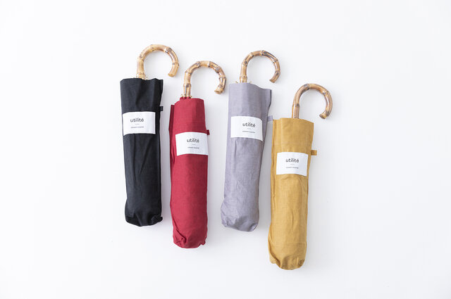 <左からクロ・レッド・グレー・マスタード>