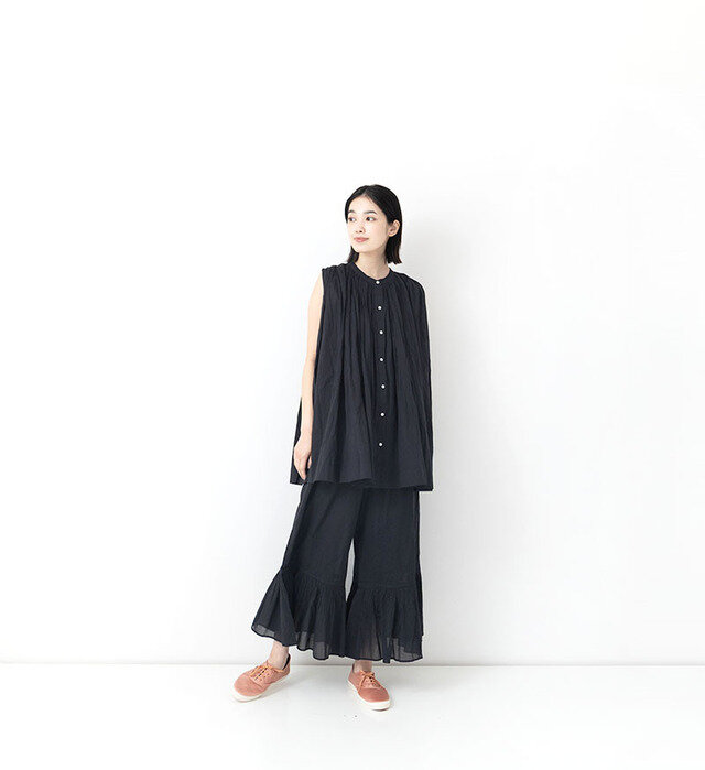 color : BLACK , model : 162cm