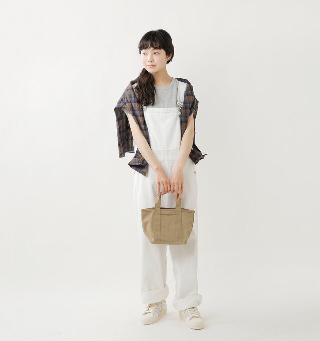 model mariko：162cm / 47kg 
color : khaki beige / size : one