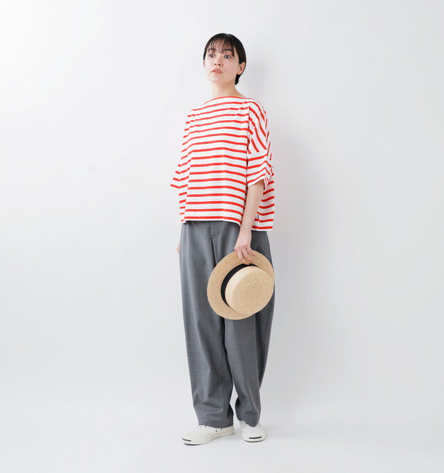model saku：163cm / 43kg 
color : off white × poppy red / size : M