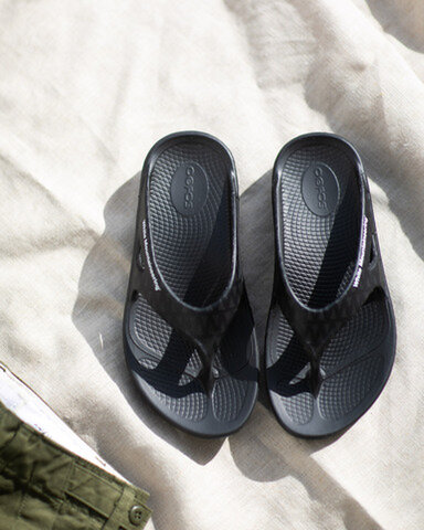 White Mountaineering|OOFOS別注 SANDAL BLACK