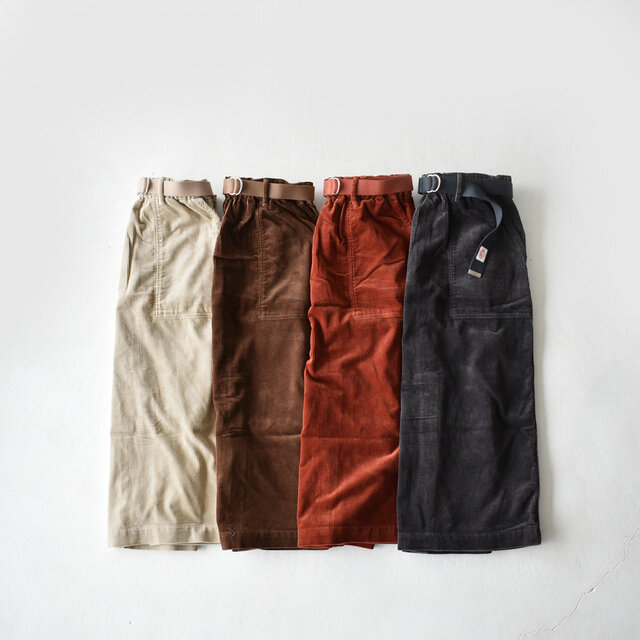 カラーは左から【sand-beige】【brown】【teracotta】【coal-grey】の4色をご用意。
どのお色も、あたたかみのある秋冬らしい仕上がりになっています。