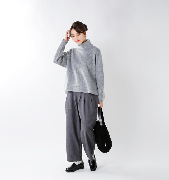 model kanae:167cm / 48kg
color : gray / size : S