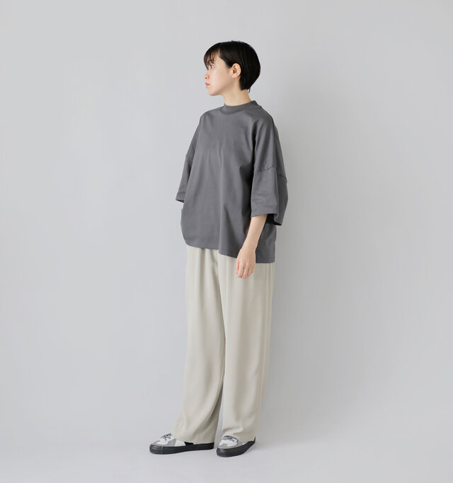 model saku：163cm / 43kg 
color : gray / size : 00