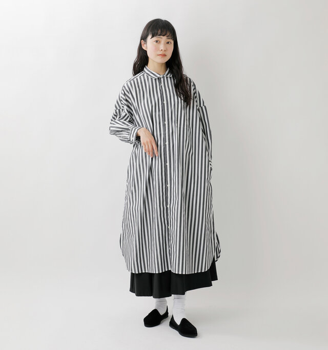 model mariko：162cm / 47kg 
color : black wide stripe / size : 	F