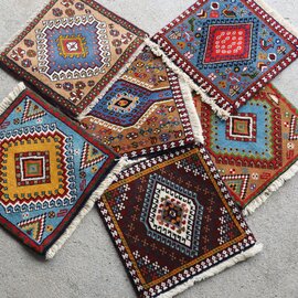 全て1点もの。肌触りが良く しなやかなペルシャ絨毯 トライバルラグ ヤラメ 約40×40cm kurashisha