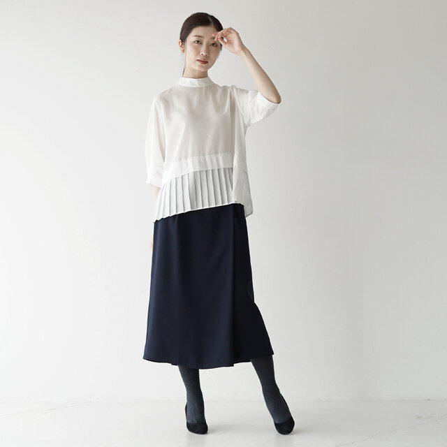 モデル:166cm / 47kg
color : navy / size : 38(M〜Lサイズ)