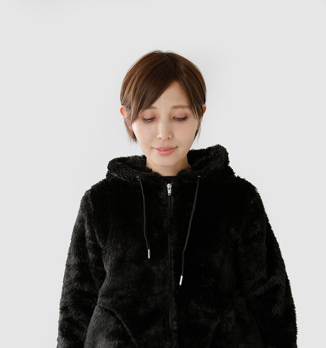 フードタイプは
前を閉じると、首回りが暖か。