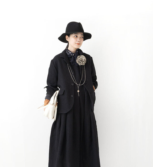 color : BLACK , model : 162cm
