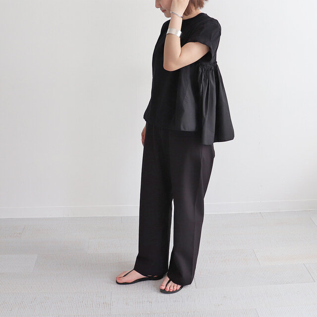 ブラック
大人っぽくまとめるならワントーンで♪