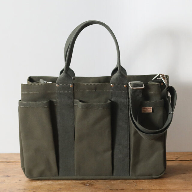 アーミーグリーン