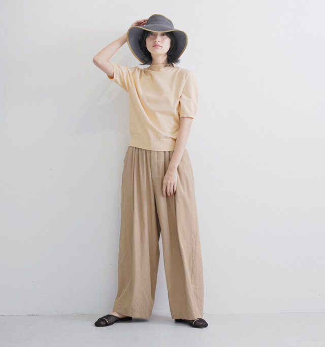 model 166cm
color : vanilla / size : 1