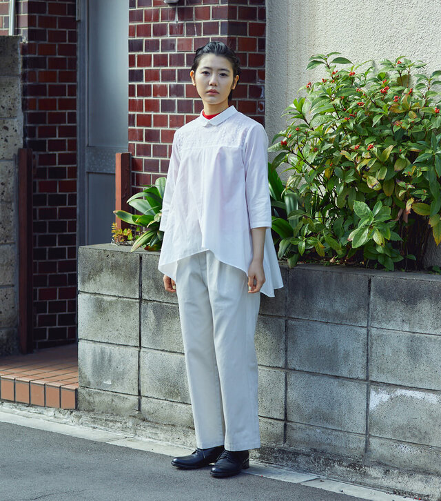 モデル161cm 着用カラー:(トップス)シロ (ボトムス)アイボリー