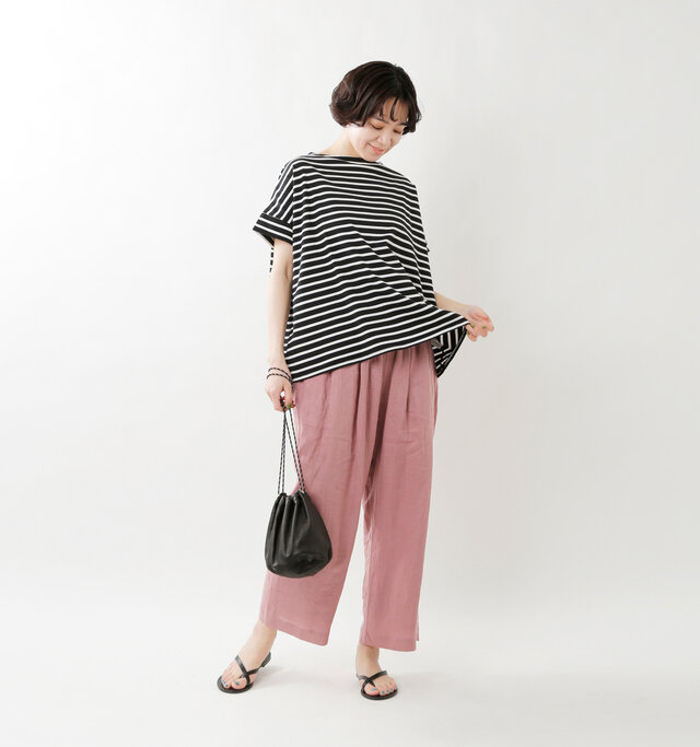 model saku:163cm / 43kg
color : black×offwhite / size : 1
