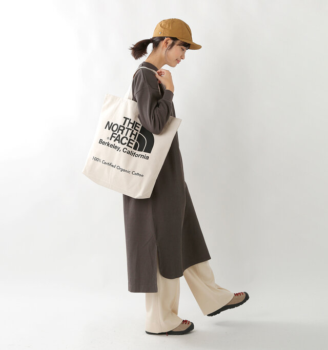 model kanae:167cm / 48kg
color : natural×black / size : 20L