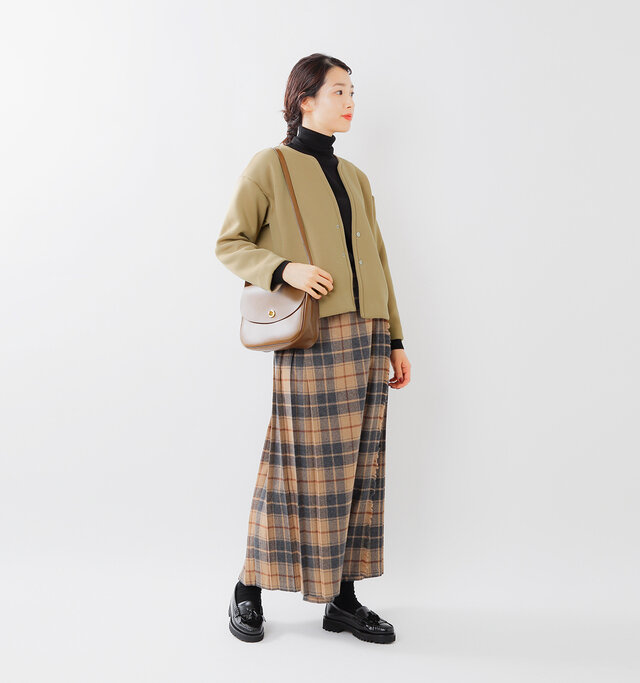 model mizuki:168cm / 50kg
color : beige / size : F