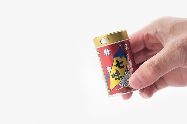 六代目栄助が考案したデザインのブリキ缶も八幡屋礒五郎ならではの特徴。