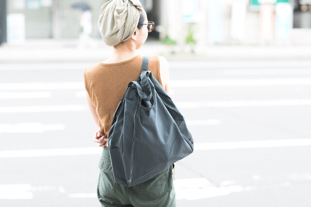 スチールグレー
