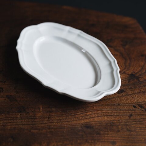 かもめ製作所｜オーバルレリーフ皿（白つや釉）