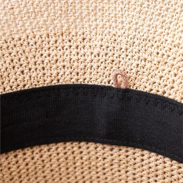 セーラータイプは、ストラップは付属していませんが、内側には専用ループを配置しています。お手持ちのコードやリボンを自由に取り付けて、自分だけのアレンジも楽しめます。