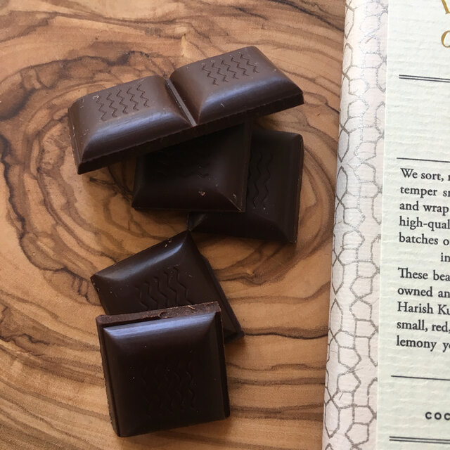 レモンヨーグルト、サルタナレーズンやレモングラスの味わいが広がった後、繊細なナッツの風味が余韻に残ります。