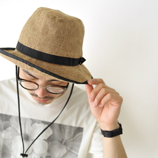 ユニセックスなデザインなので男性の方にもおすすめ。
色違いで揃えてご家族で共有するもよし、お揃いで持つのもよし!な使い勝手抜群のアイテムです。