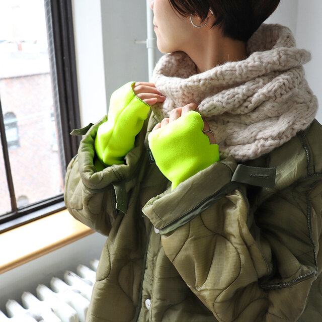 wristiesのフィンガーレスグローブは見ての通りの発色の良さ。
グローブが主役になるスタイリングを考えるのも楽しいですね✨