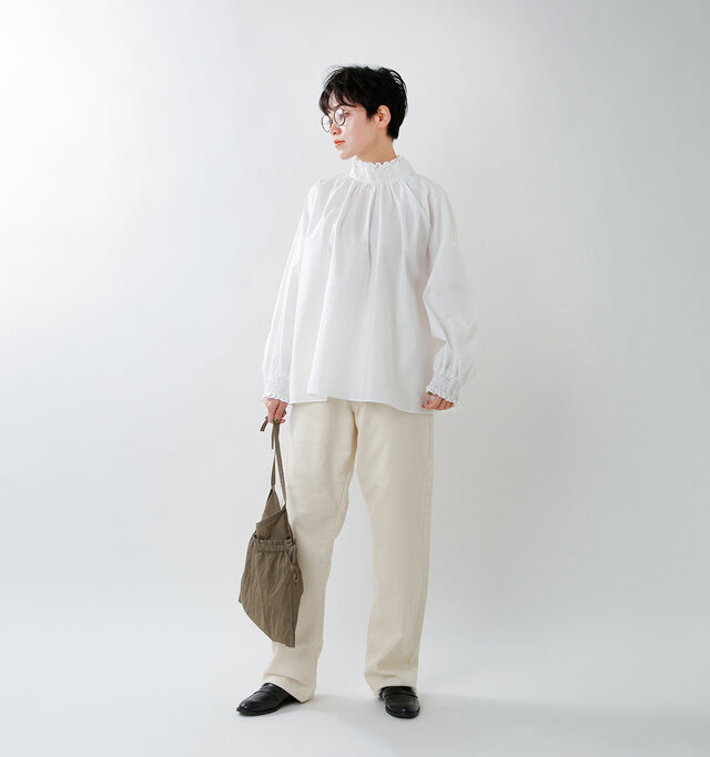 model saku：163cm / 43kg 
color : white / size :F