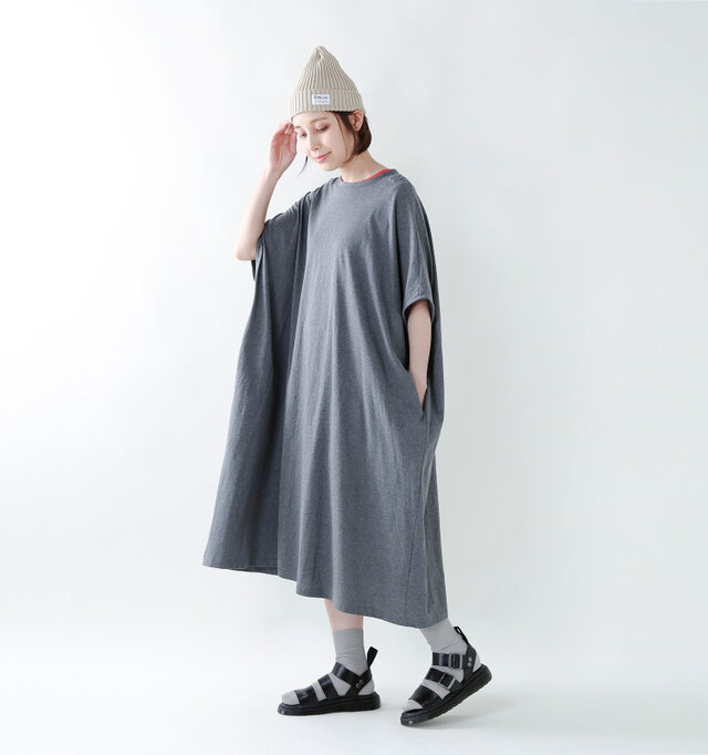color : black brando / size : 5
ソックス次第では、重厚感のあるメンズライクな印象がたちまちレディな雰囲気に。
