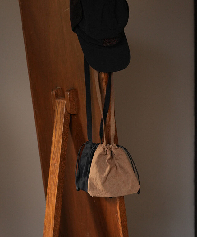 左からBLACK、BEIGE