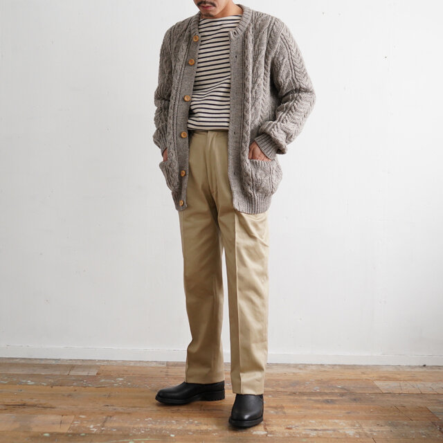 モデル:173cm / 58kg
color : oatmeal(col.040) / size : 40(メンズM〜Lサイズ)