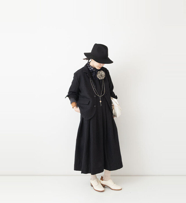 color : BLACK , model : 162cm